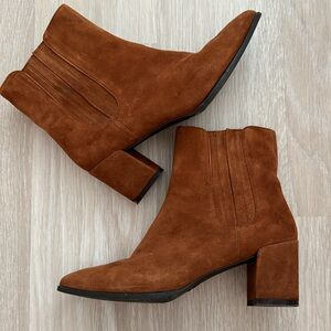 Stuart Weitzman women’s size 6 suede boots